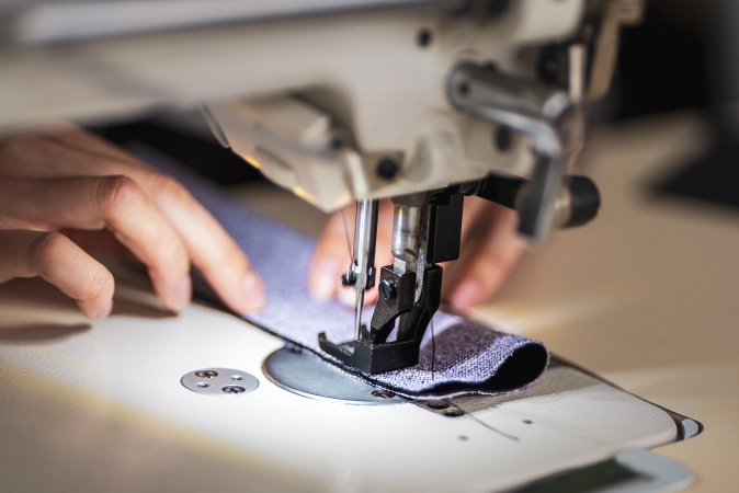 Couture-neoprene-wetsuit-repair-TEARING-WAVES