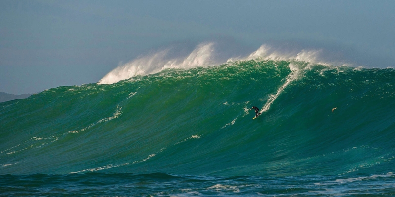 PIERRE ROLLET SURFE UNE VAGUE D'ANTHOLOGIE À BELHARRA !