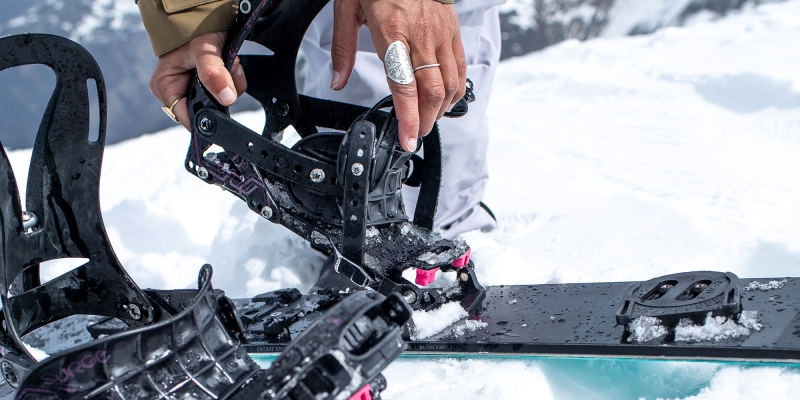 Comment choisir et régler ses fixations en snowboard ?