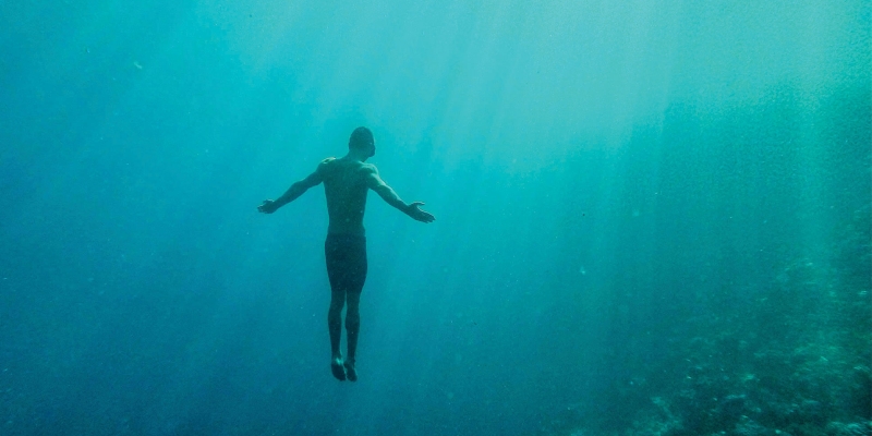 PIERRE LOPEZ EXPLORE LES LAGONS DE TAHITI